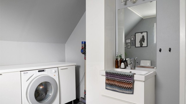 Vaskemaskin er inkludert i handelen.