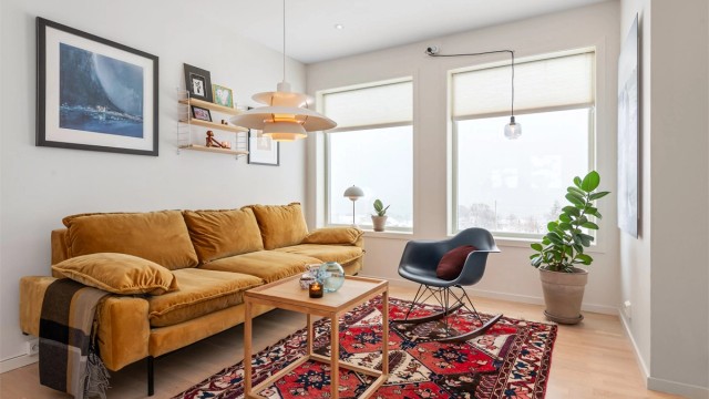 Koselig sofakrok på stuen med flott utsikt