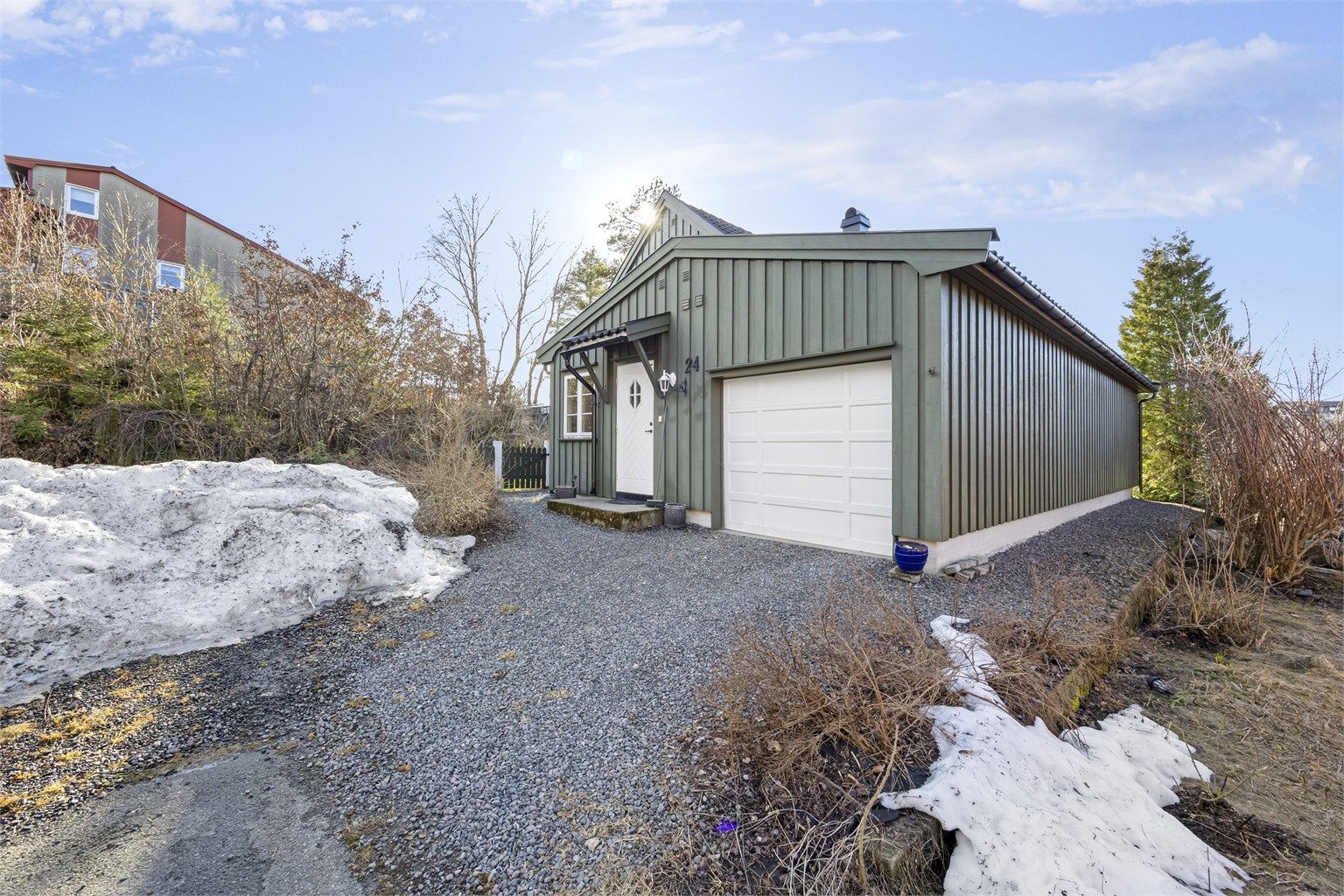 Eiendommen ligger i et område med kort vei til Birkenlund skole og fine turområder. 