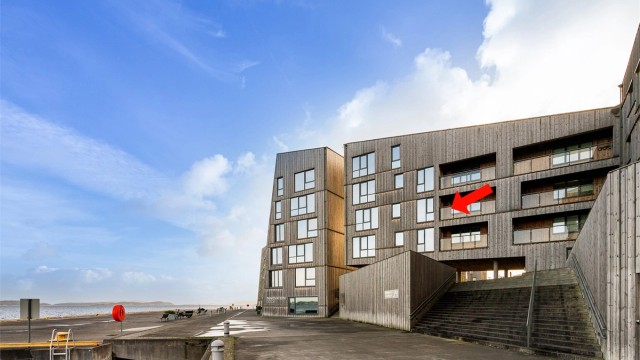 Det er heis direkte fra garasjeanlegg og opp til leilighetsetasjen.