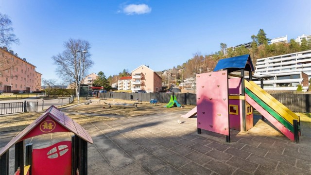 For barnefamilier er hverdagen enkel med kort gangavstand til Myrer Kanvas-barnehage og Kjelsås skole.