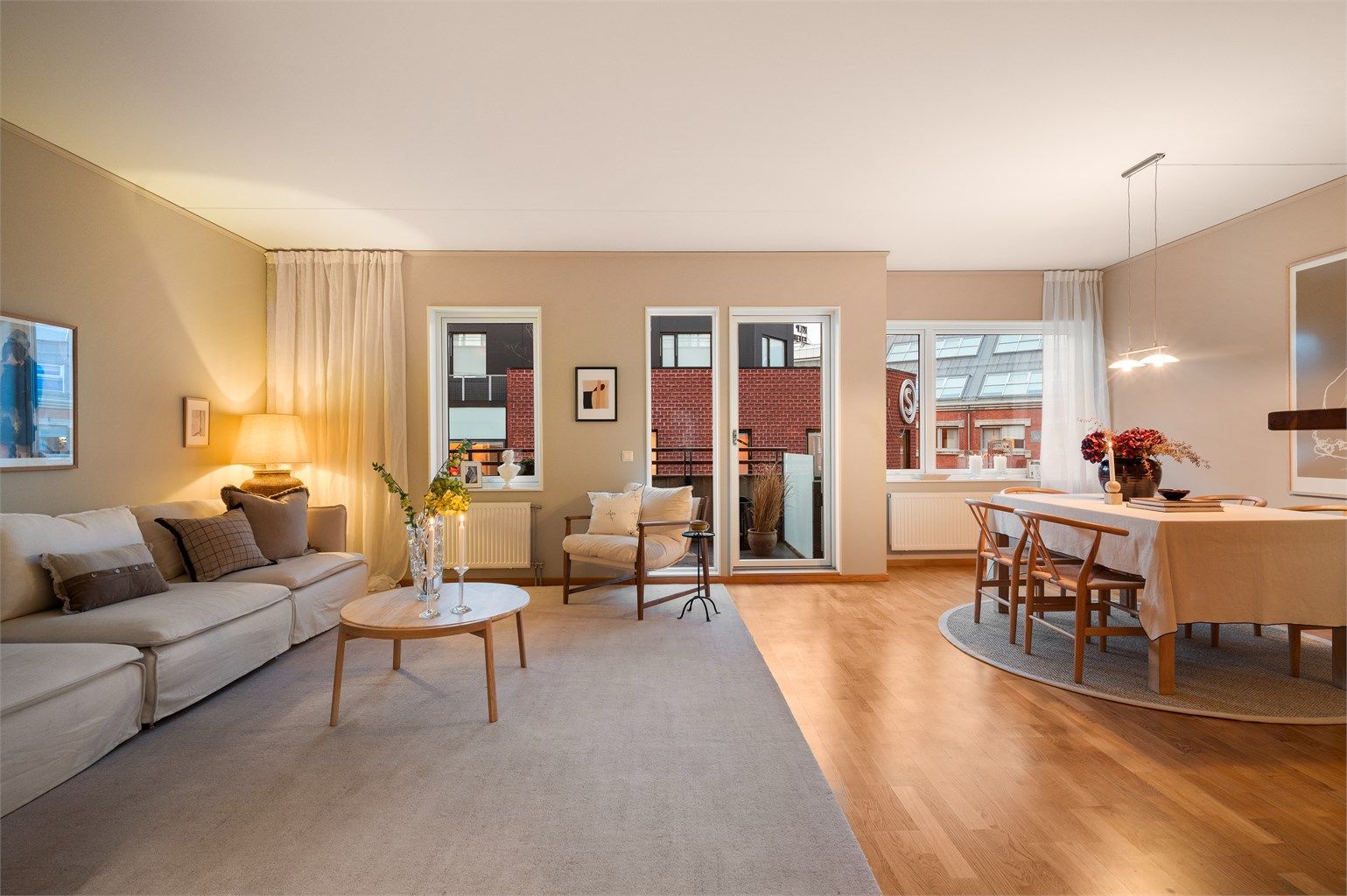 Tom Martinsen v/ Krogsveen har gleden av å presentere en lys og innbydende 3-roms med ettertraktet beliggenhet.