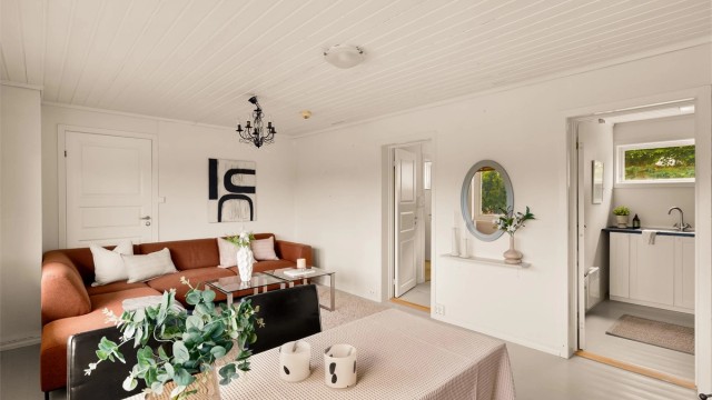 Hybelen mot vest er innredet med romslig stue, eget kjøkken, soverom og bad.