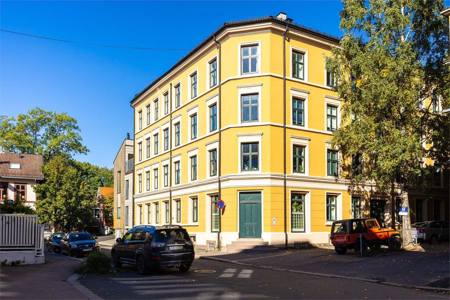 Velkommen til Vardøgata 5A - Presentert av Eiendomsmegler Krogsveen v/Blenor Hadergjonaj! Foto: Anne Andersen.