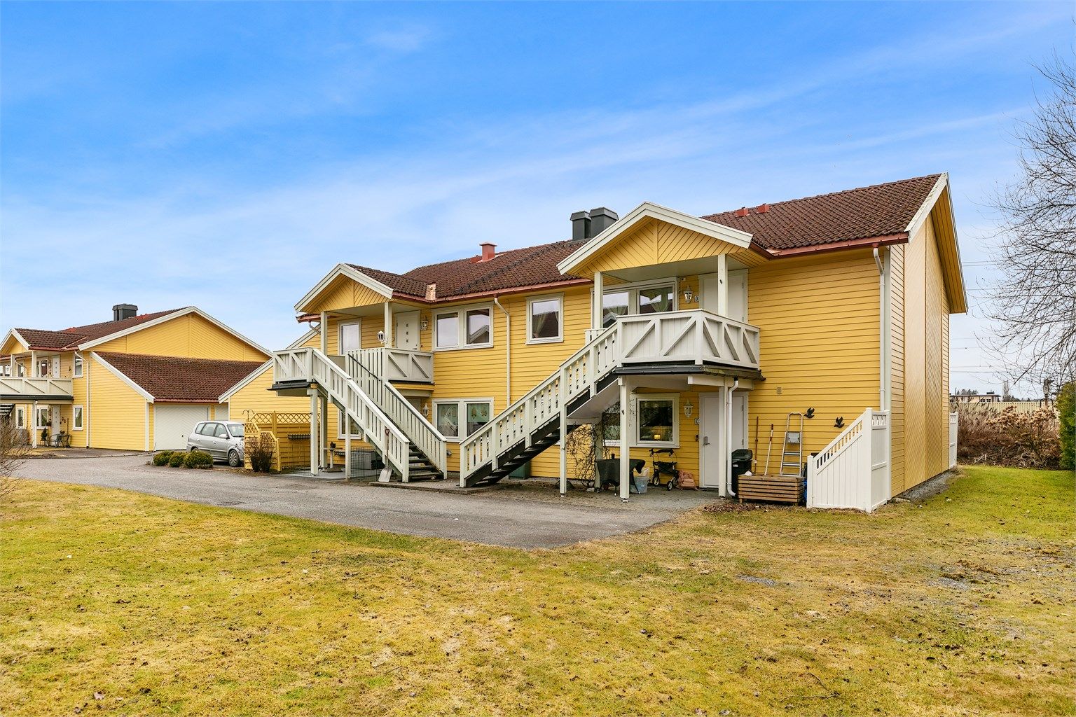 Velkommen på visning av denne flotte 3 roms leiligheten i 2 etasje.