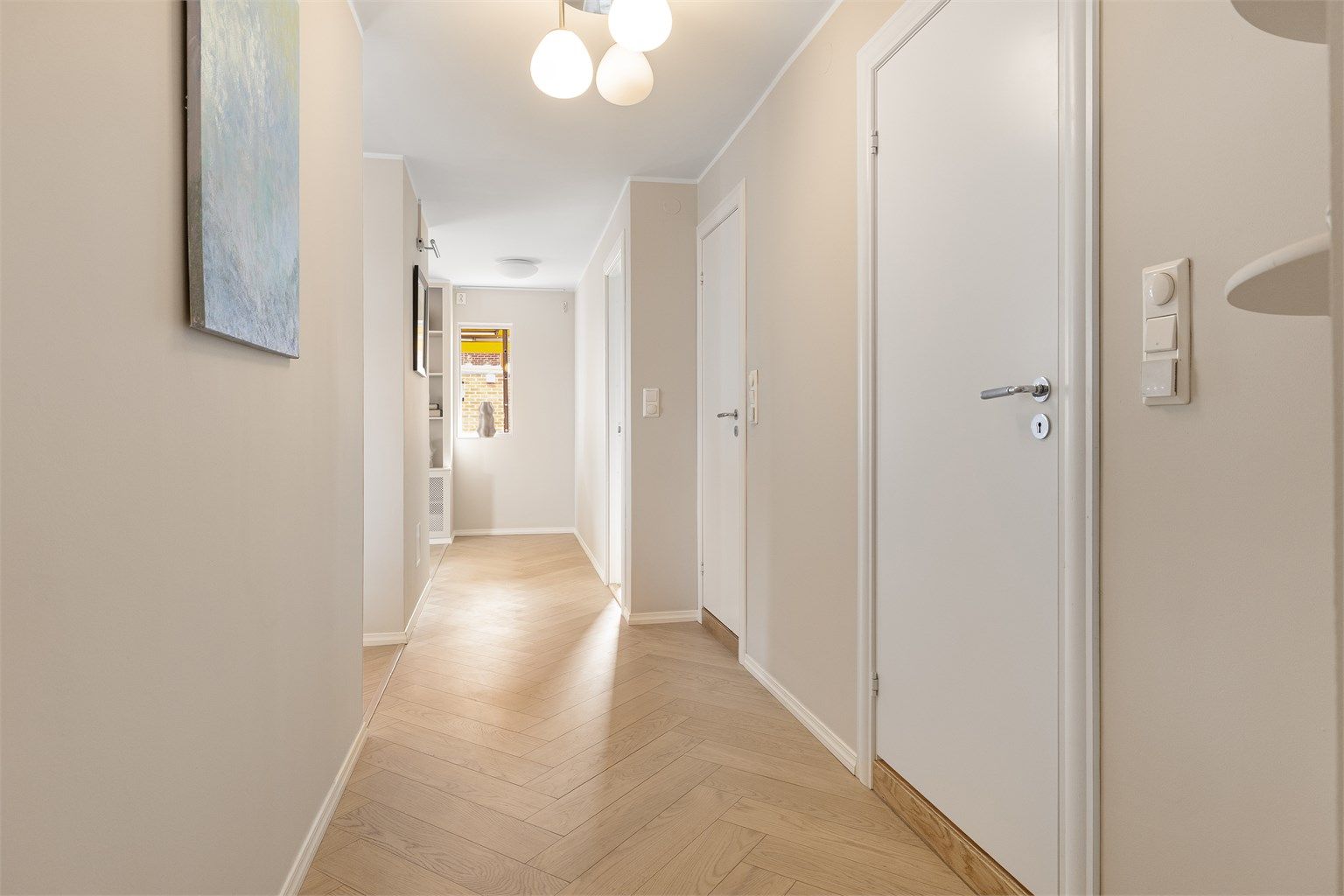 Leiligheten har en gjennomtenkt og praktisk planløsning på ett plan.