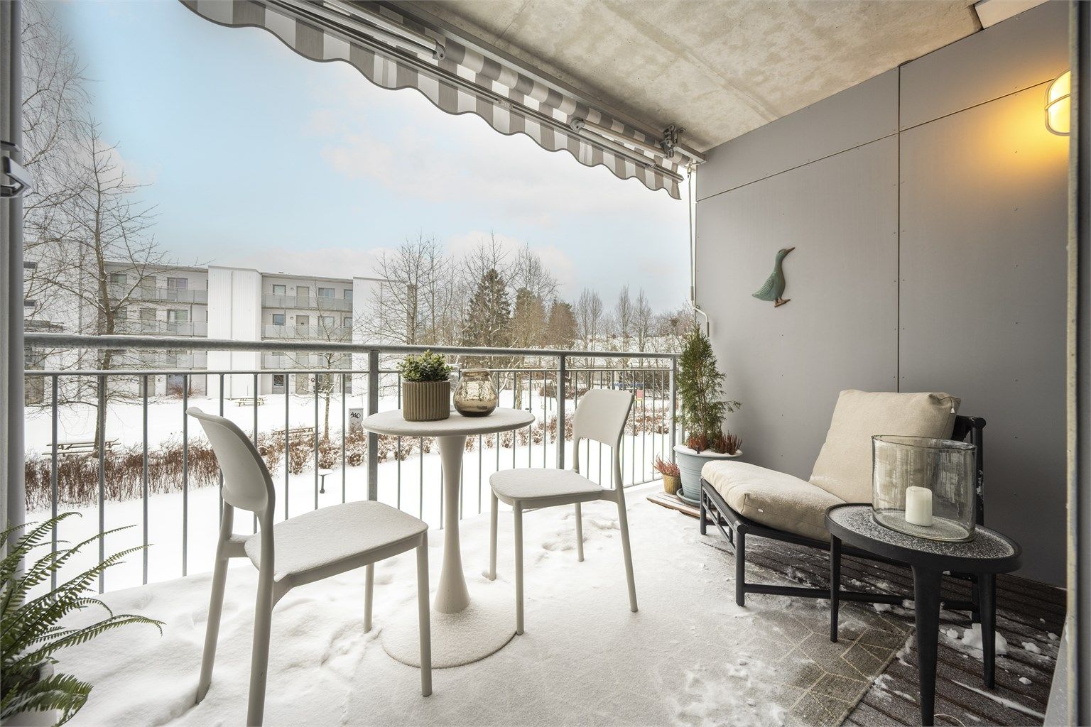 Sydvendt balkong på 7 kvm. Foto: Martine Eren Jacobsen.