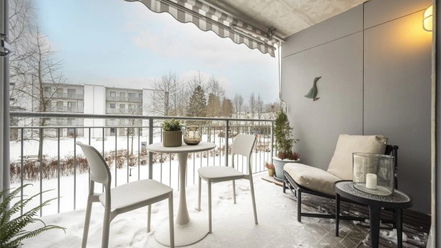 Sydvendt balkong på 7 kvm. Foto: Martine Eren Jacobsen.