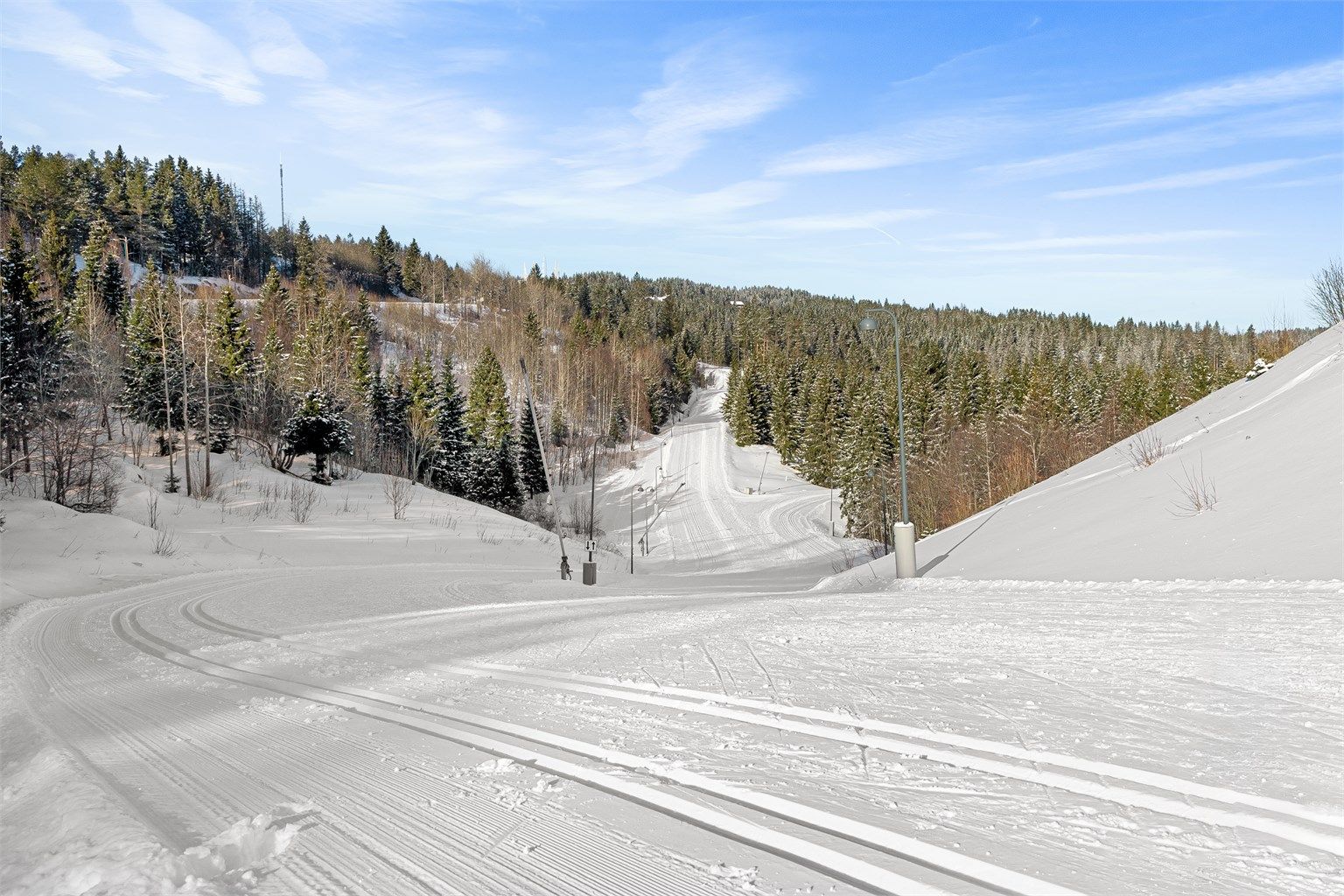 Rett utenfor døren finner du flotte tur- og løpemuligheter i retning Bogstad og Sørkedalen.