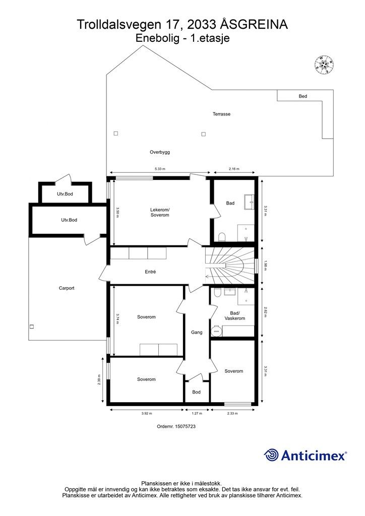 Plantegning med innvendige mål og himmelretning. 