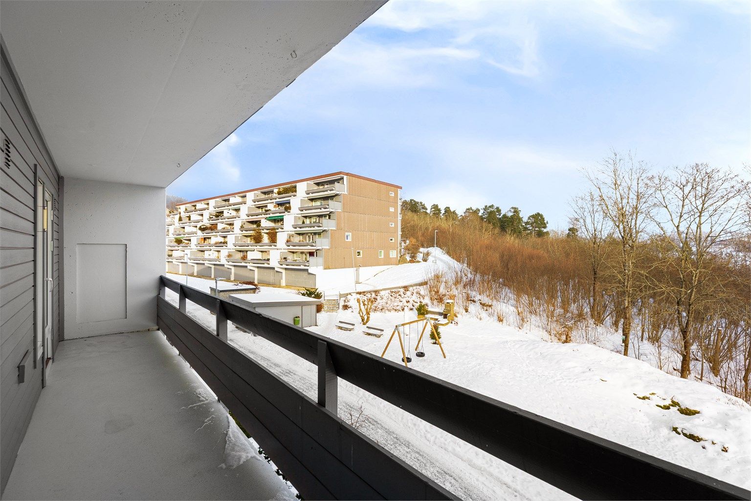 Fra kjøkkenet er det utgang til en flott østvendt balkong