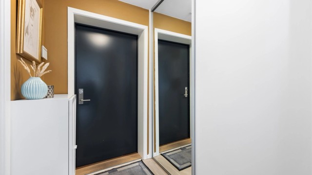 Entrè med skyvedørsgarderobe