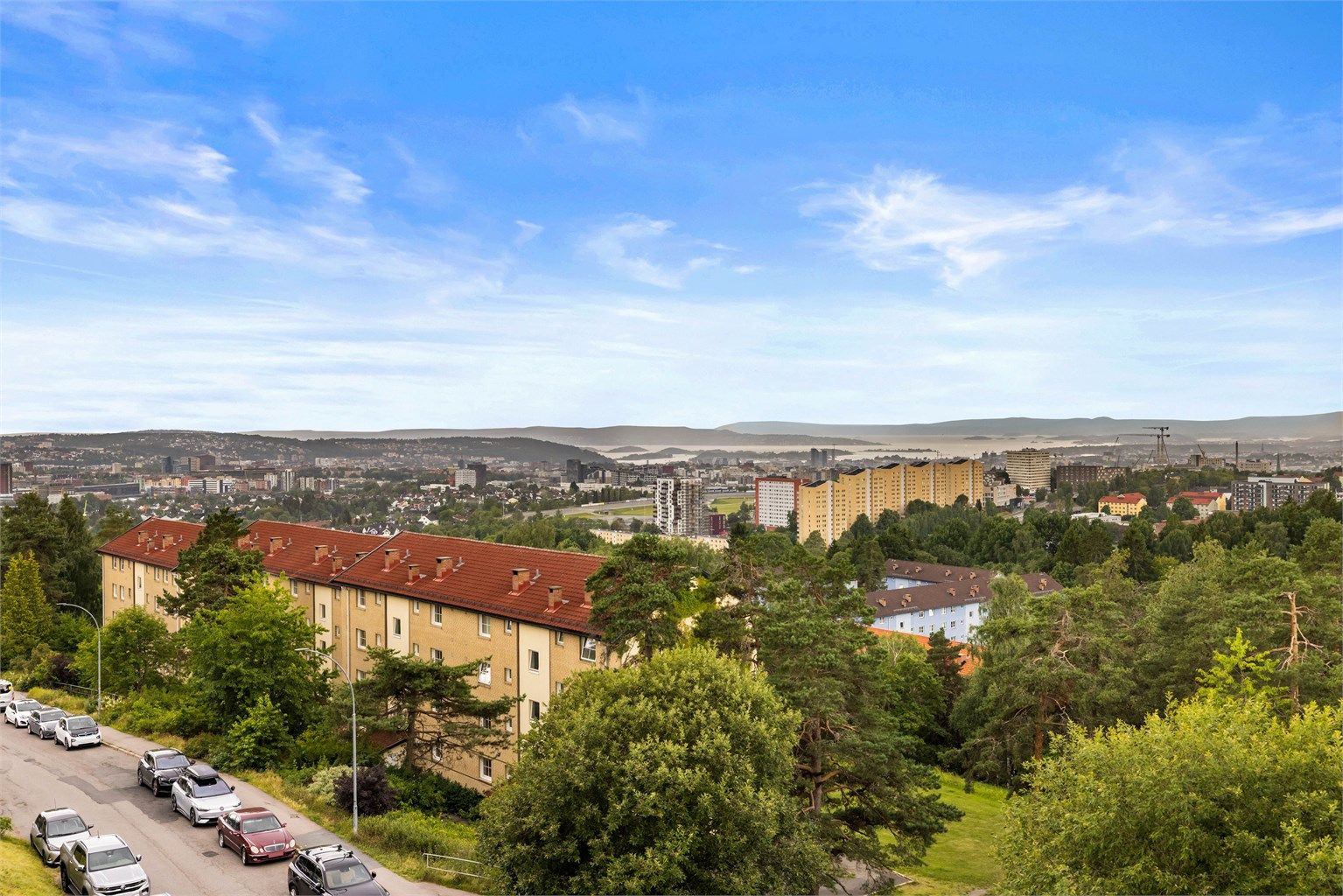 Dette er en perfekt leilighet for deg som ønsker å bo i nærheten av naturen, men også kort vei til Oslo Sentrum. Velkommen til visning!