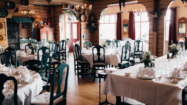 Tuddal Høyfjellshotell - i restauranten. Gjester på hytta? Inviter dem med på middag. Alltid vellykket. (Bilde brukt etter tillatelse fra Tuddal Høyfjellshotell)