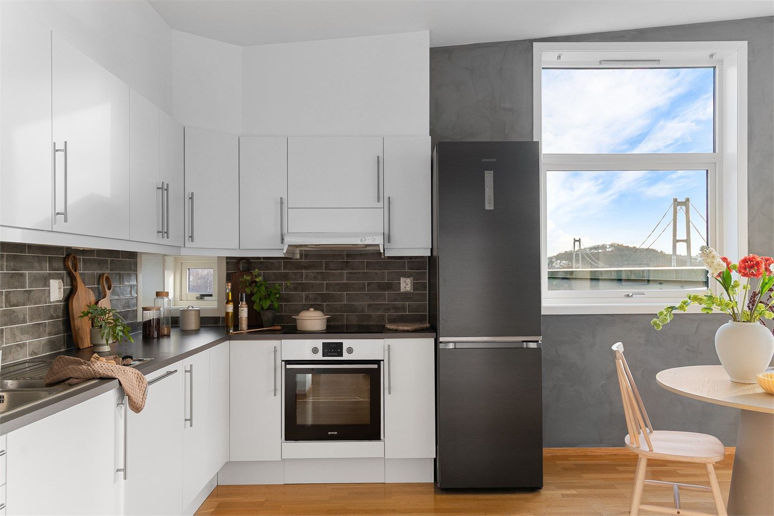 - Pent kjøkken med tidløs innredning -