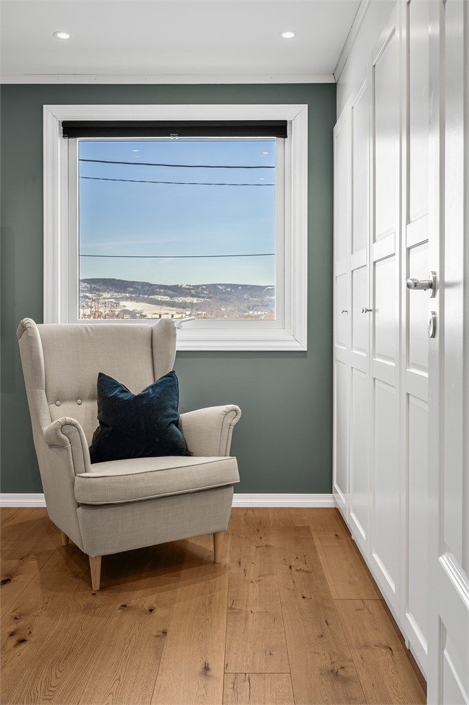 Begge soverommene i underetasjen har varmefolie i gulv.