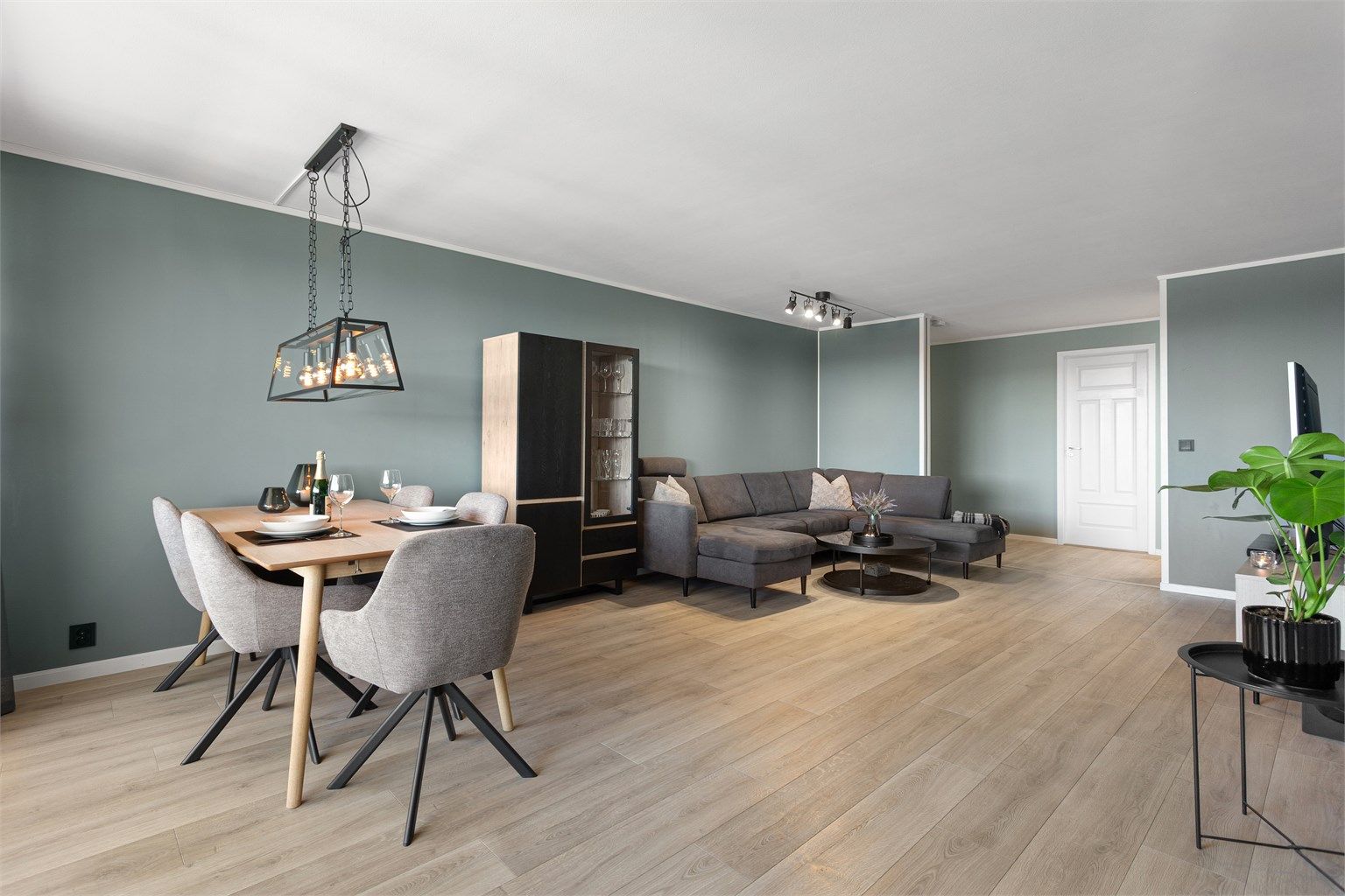 Innbydende leilighet med tre soverom beliggende i et rolig og barnevennlig boligområde i Åsen
Foto: Emotional Landscape Production Ole Thoresen