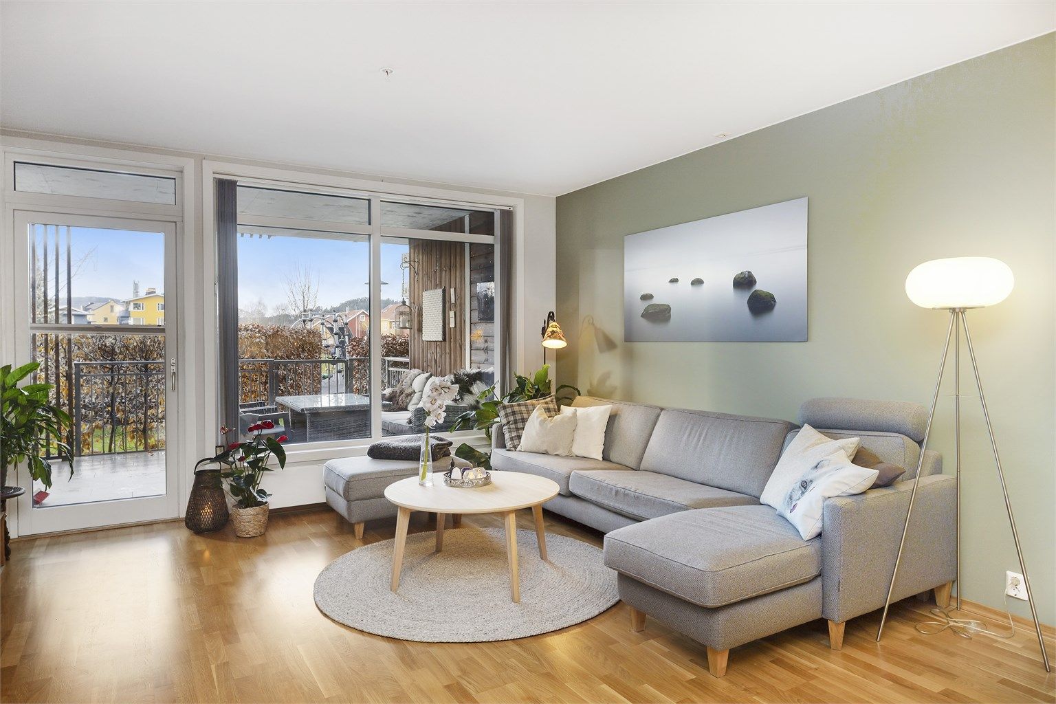 Leiligheten har en praktisk overbygd terrasse på 22 kvm. 