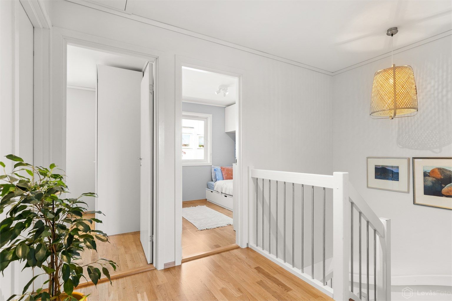 Trappegang med adkomst via luke i himling med stige adkomst til kaldtloft med godt med lagringsplass