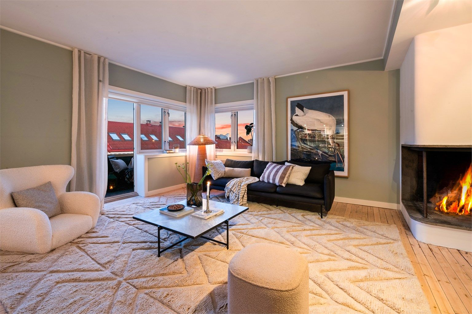 Leiligheten har en god standard og fremstår lys og lekker med tidsriktige fargevalg. 