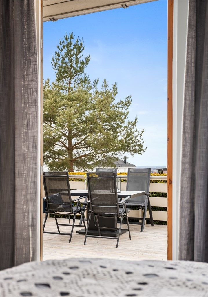 Her har du direkte utgang til den store terrassen på 33 m².