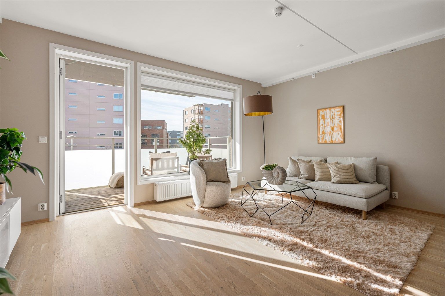 Emir Mekic ved Krogsveen Løren ønsker velkommen til Gildevangen 16 B!