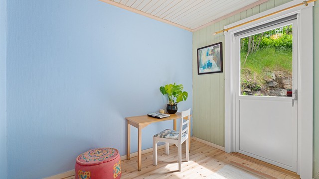 Soverom 1 - Soverom i 1.Etasje med dør til uteplass på baksiden av huset