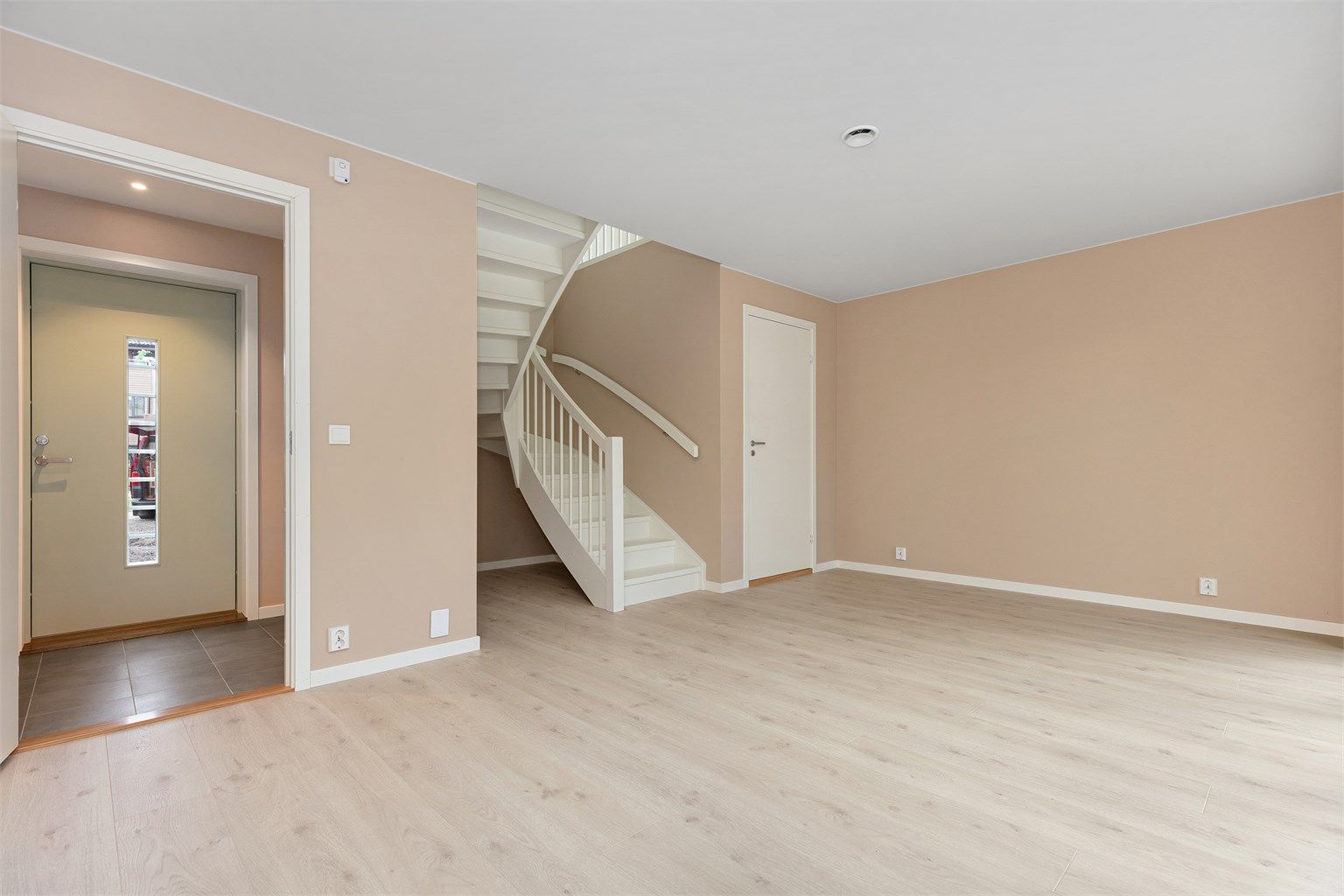 Inngang stue  - fargevalg vegger uten tillegg i pris