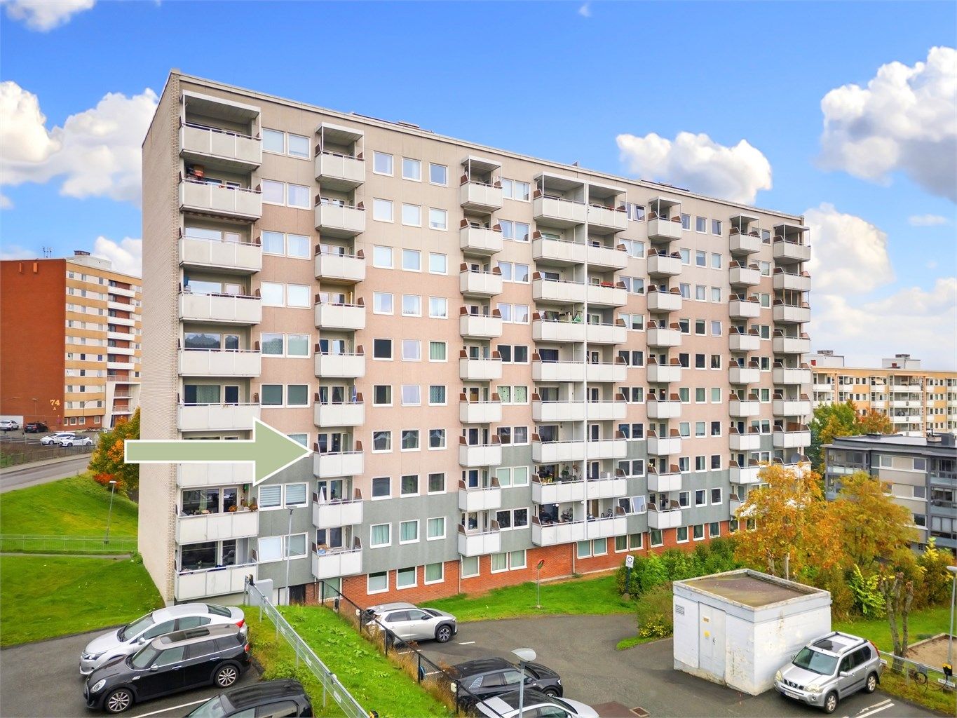 Felles overbygget inngangsparti med videre heis- og trappeadkomst til leilighetens etasjeplan (3. etasje).