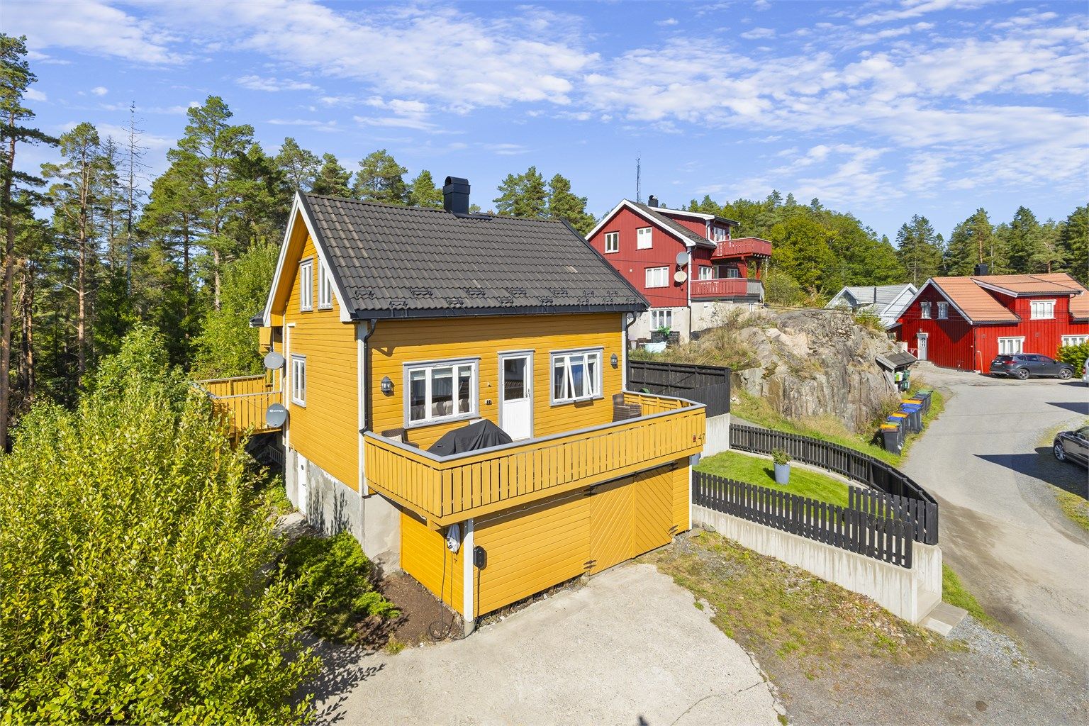 Rolig nabolag og kort vei til naturen og turområder.
