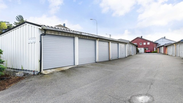 Tilhørende garasje i rekke. (nr.51)