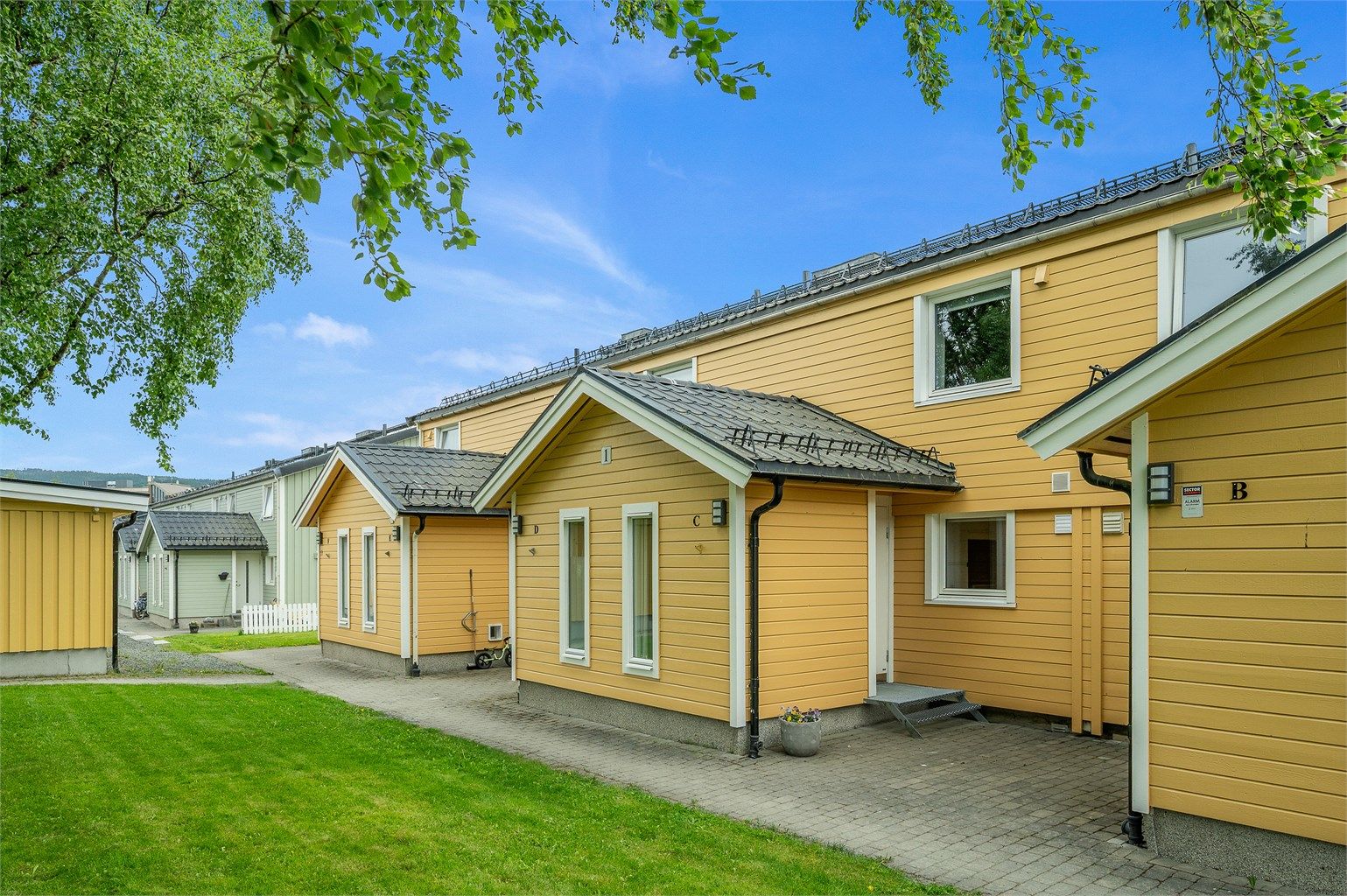 Baglervegen 1C har en attraktiv beliggenhet på Sorgenfri, et etablert og etterspurt boligområde med kort vei til både Trondheim sentrum, utdanningsinstitusjoner og viktige arbeidsplasser. 