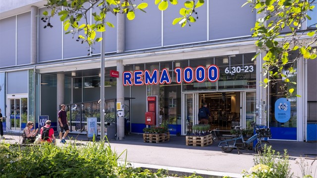 De daglige innkjøpene gjør du hos Kiwi eller Rema 1000, begge bare fem-seks minutters gange fra leiligheten.