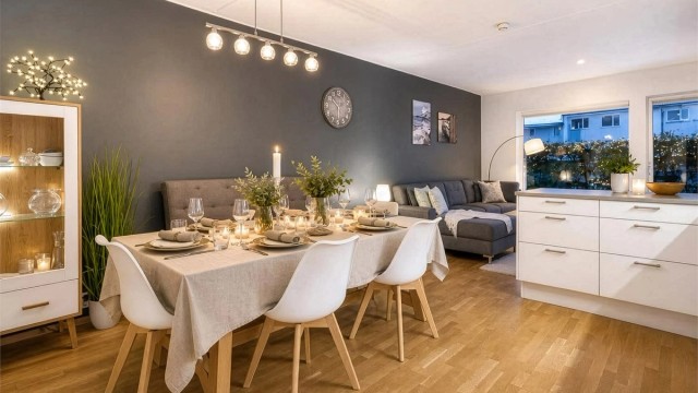 Barnevennlig planløsning med 2 solrike uteplasser og 2 bad. Foto: Marika Foto / KI-stylet