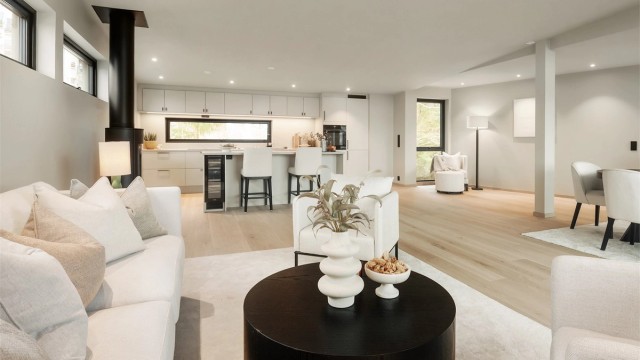 Boligen er bygget etter TEK17-standard med balansert ventilasjon for et sunt inneklima.