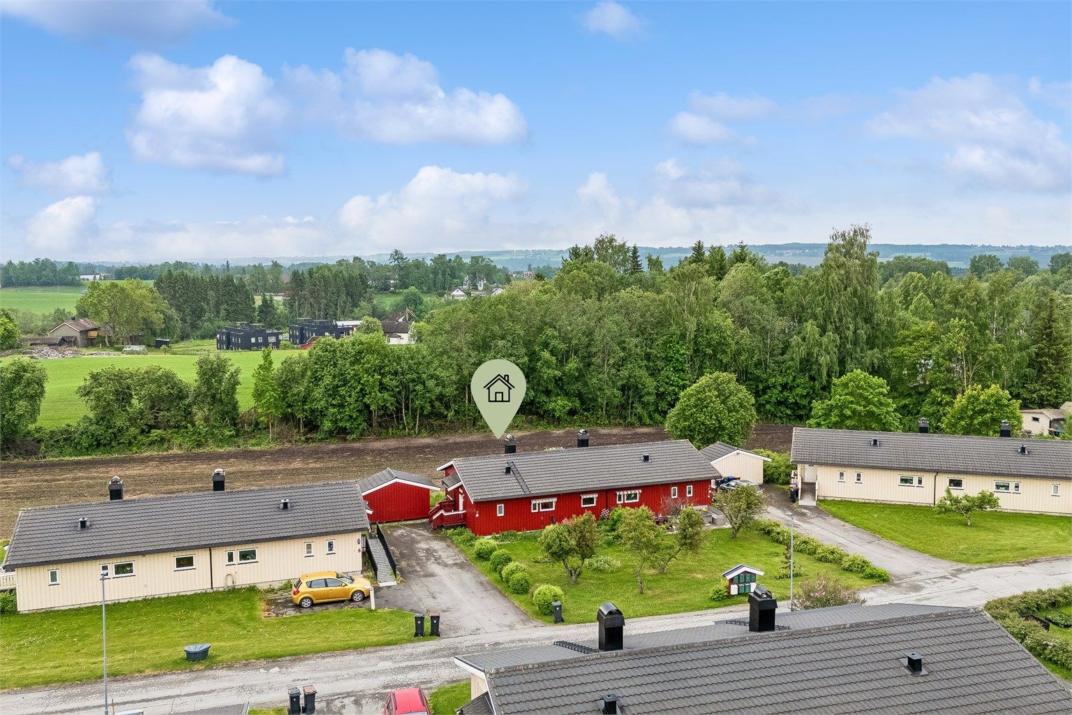 Velkommen til Kåtorpgrenda 9B! Praktisk og lettstelt halvpart av tomannsbolig med alt på ett plan og rolig beliggenhet. (Foto: EFKT v/Jonas Hasselgren)