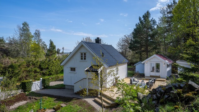 Enebolig modernisert 2024-25 | Stor markterrasse på 58 m² | Utestue og elbillader