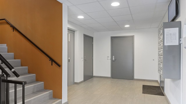 Hyggelig felles inngangsparti med heis