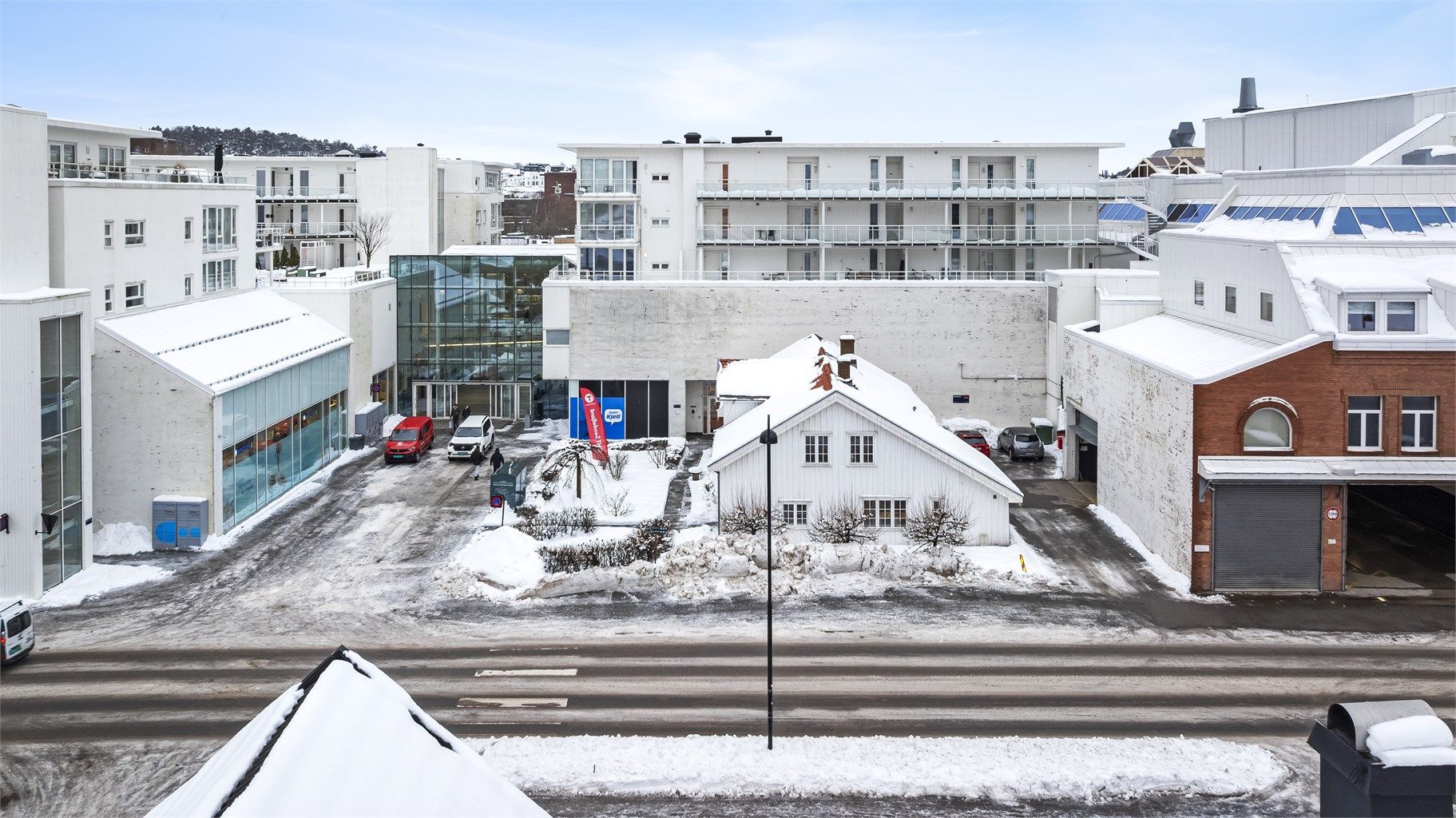 Beliggende i øverste etasje med gode solforhold på balkongen