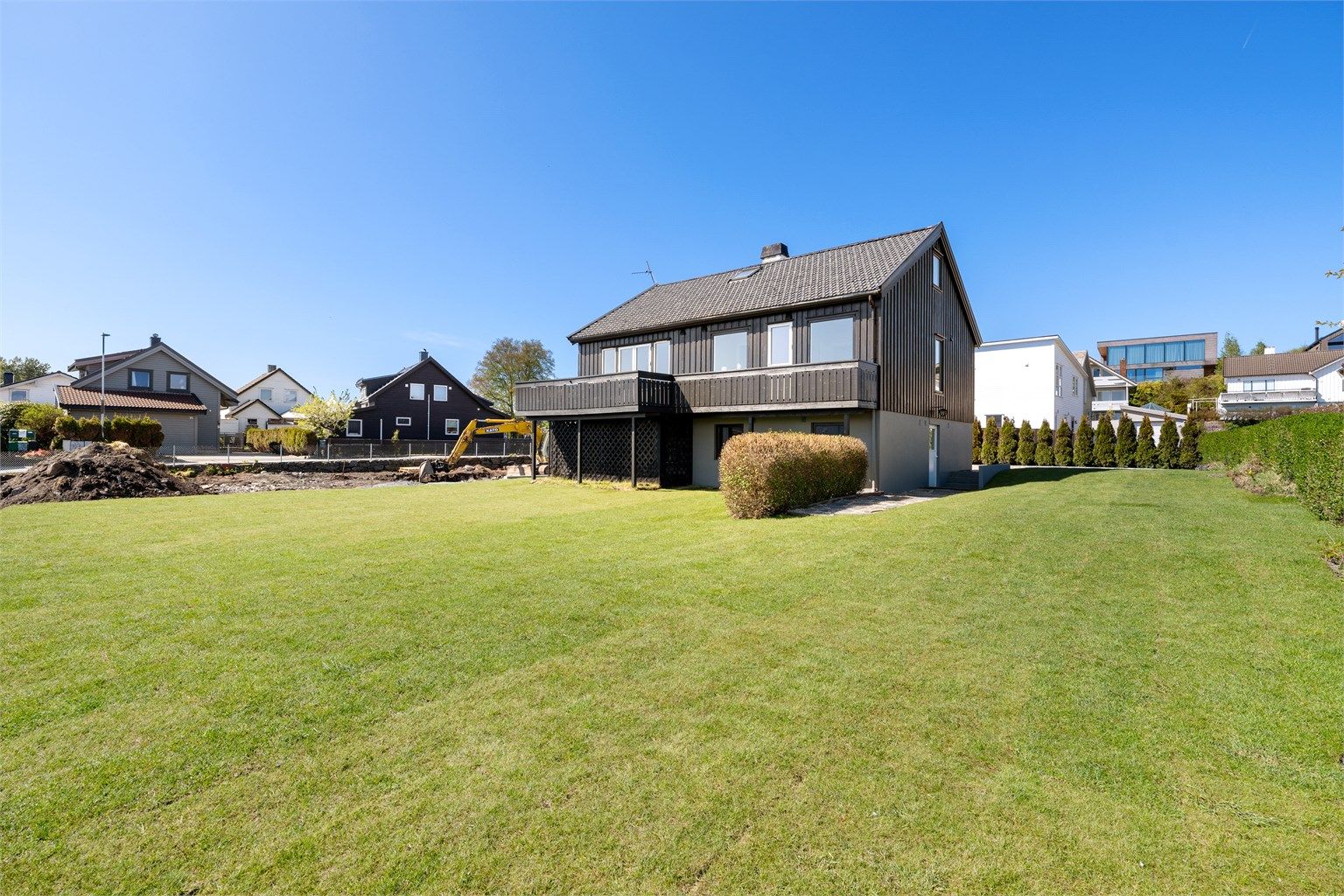 Velkommen til Notveien 5 - en innholdsrik enebolig i rolig og barnevennlig nabolag på Hundvåg. 