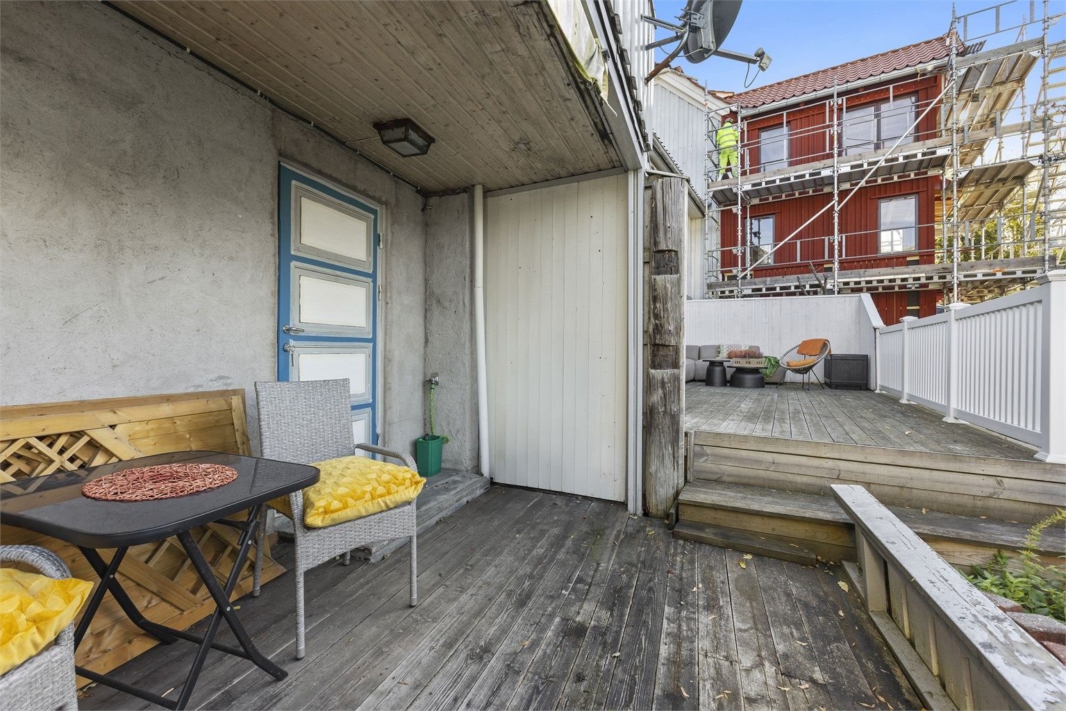 Praktisk anlagt med separat inngang til leiligheten i underetasje.