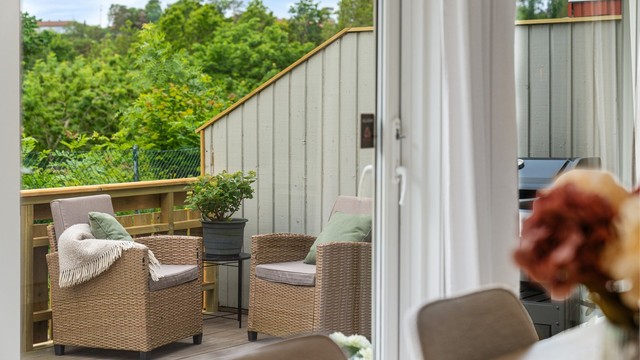 Nye terrassebord fra 2020 og nytt gjerde på terrasse fra 2026
