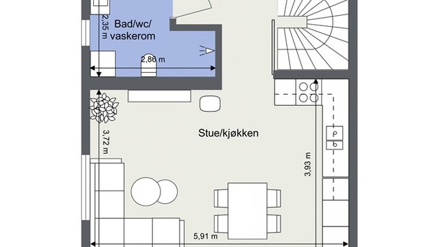 Andre etasje rommer stue og kjøkken i åpen løsning, to soverom og bad.