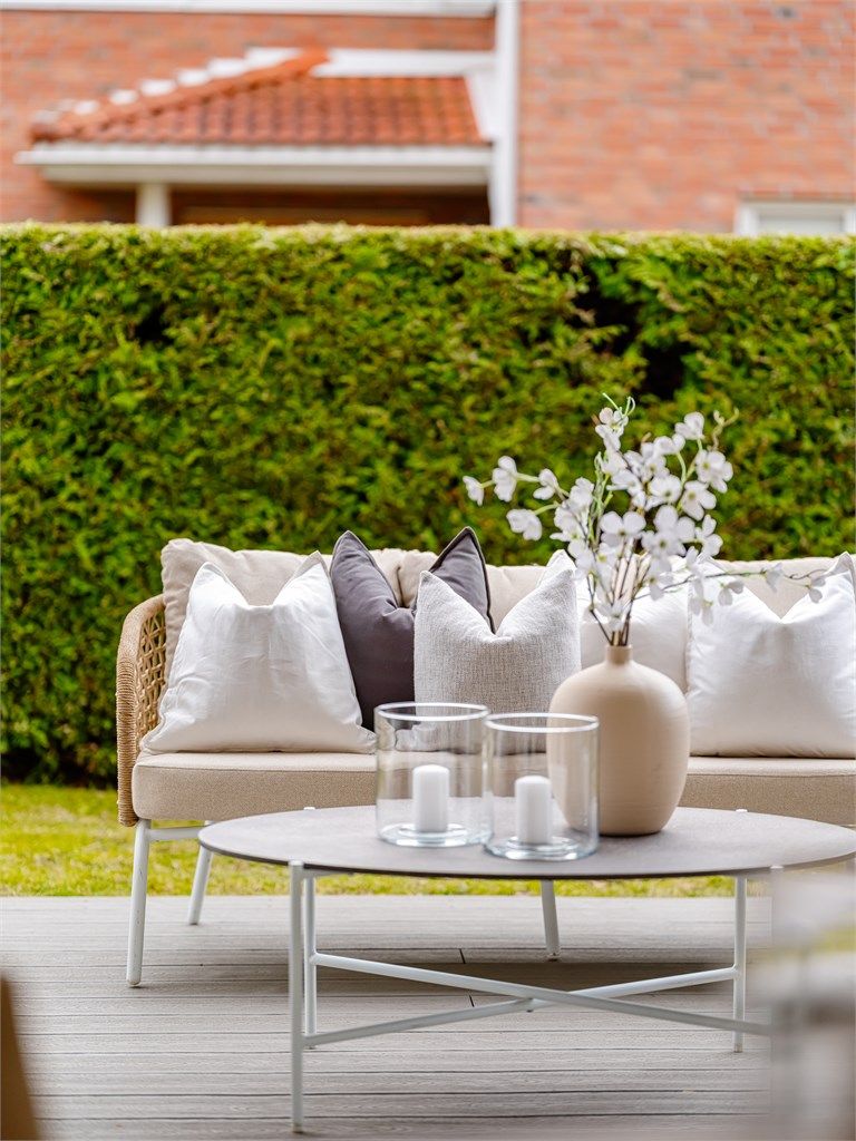 Fra stuen er det også utgang til leilighetens terrasse.