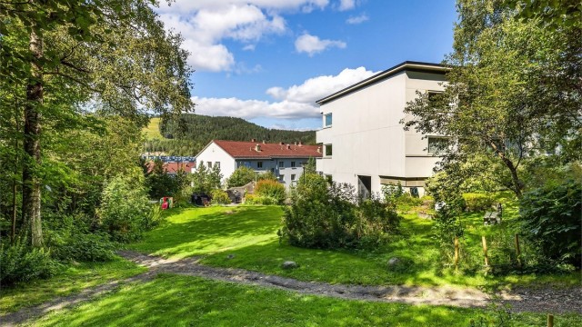 5 minutter til Lillomarka via turstier.