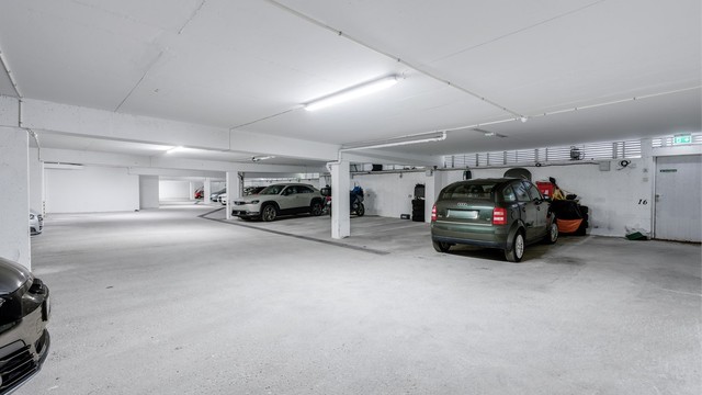 Garasjeanlegget gir trygg og tørr parkering året rundt.