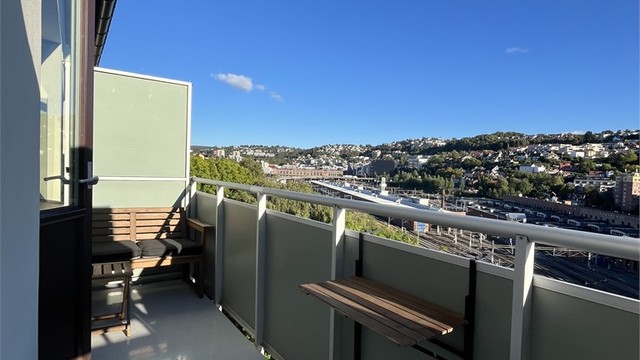 Velkommen til hyggelig 2-roms toppleilighet med panoramautsikt - Balkong - Heis