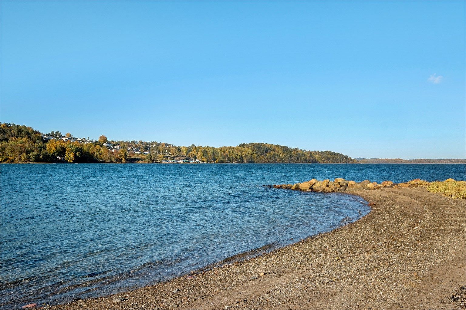 Nærhet til sjøen med flotte tur- og rekreasjonsmuligheter.