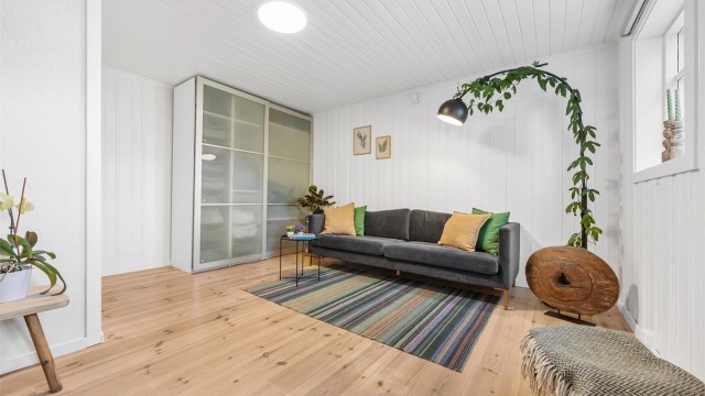 Romslig rom, med mange innredningsmuligheter.