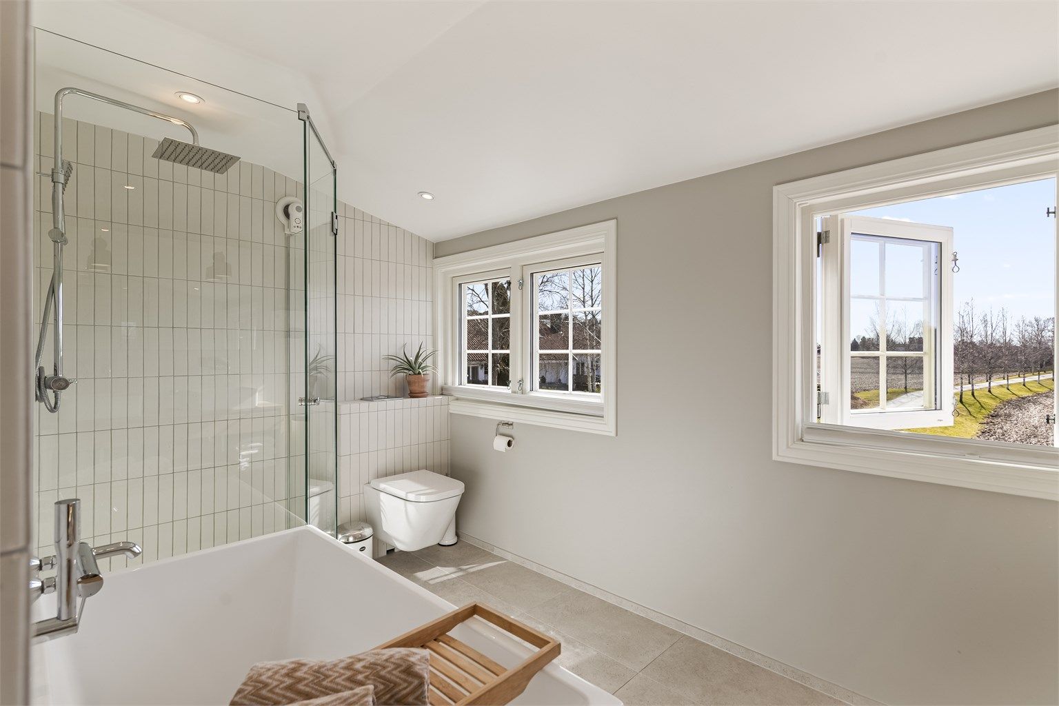 Vinduene ble skiftet i 2020 i forbindelse med rehabiliteringen av badet.